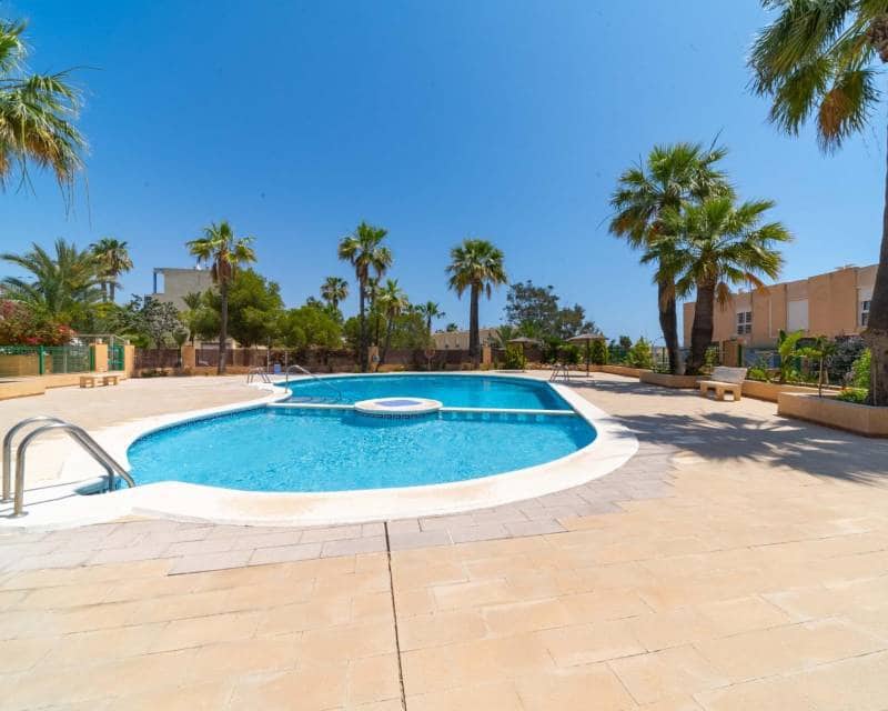 3 soveværelse Byhus til salg i Campoamor med swimmingpool garage - € 450.000 (Ref: 9997902)