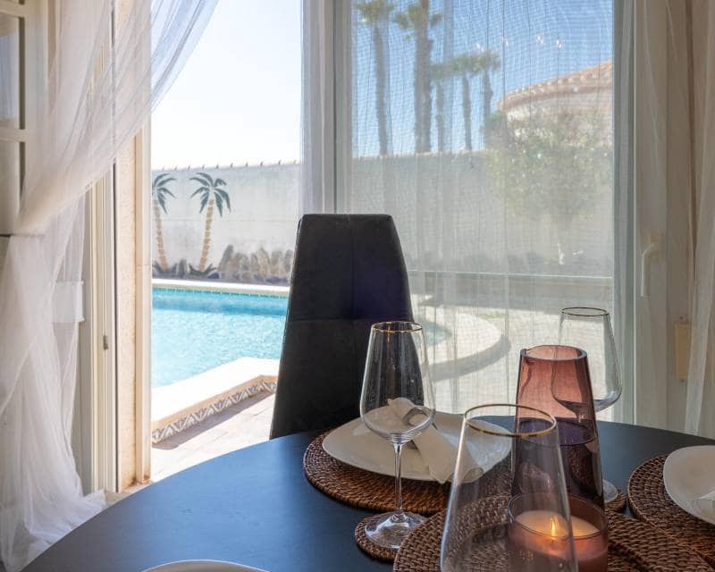 3 camera da letto Villa in vendita in Playa Flamenca con piscina garage - 560.000 € (Rif: 9999068)
