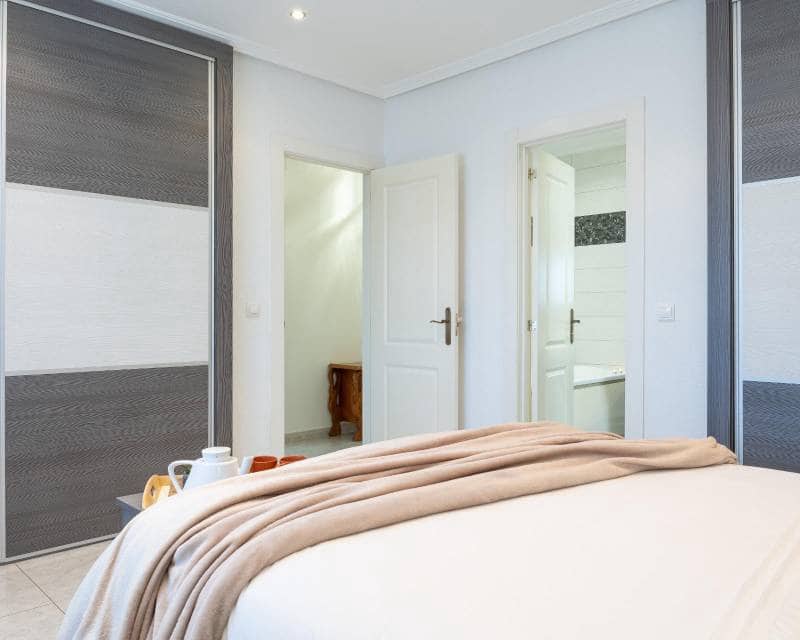 3 camera da letto Villa in vendita in Playa Flamenca con piscina garage - 560.000 € (Rif: 9999068)