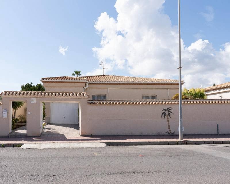 3 camera da letto Villa in vendita in Playa Flamenca con piscina garage - 560.000 € (Rif: 9999068)