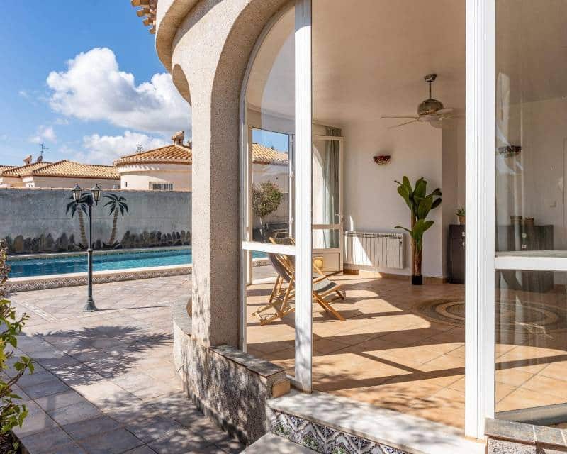 3 camera da letto Villa in vendita in Playa Flamenca con piscina garage - 560.000 € (Rif: 9999068)