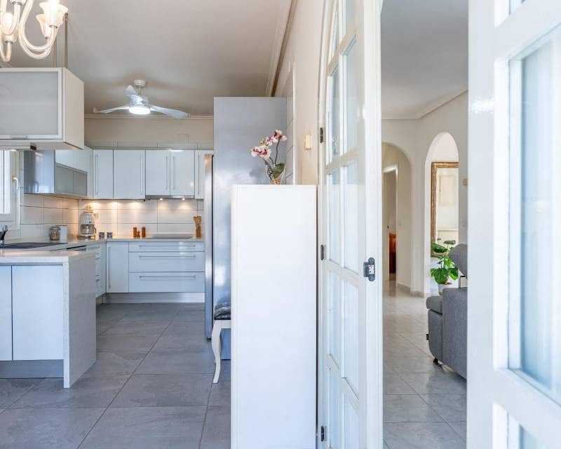 3 camera da letto Villa in vendita in Playa Flamenca con piscina garage - 560.000 € (Rif: 9999068)