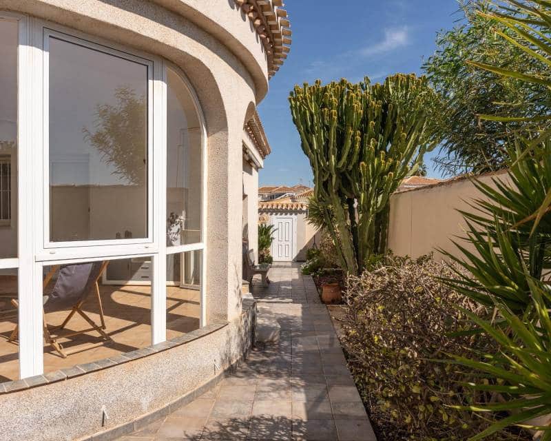 3 camera da letto Villa in vendita in Playa Flamenca con piscina garage - 560.000 € (Rif: 9999068)