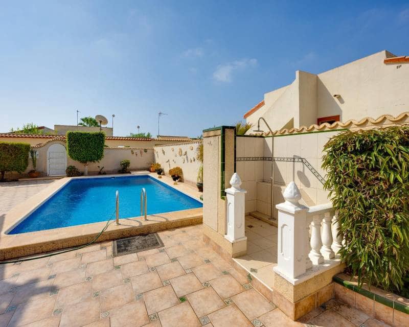 2 soverom Villa til salgs i La Florida med svømmebasseng - € 305 000 (Ref: 9999069)