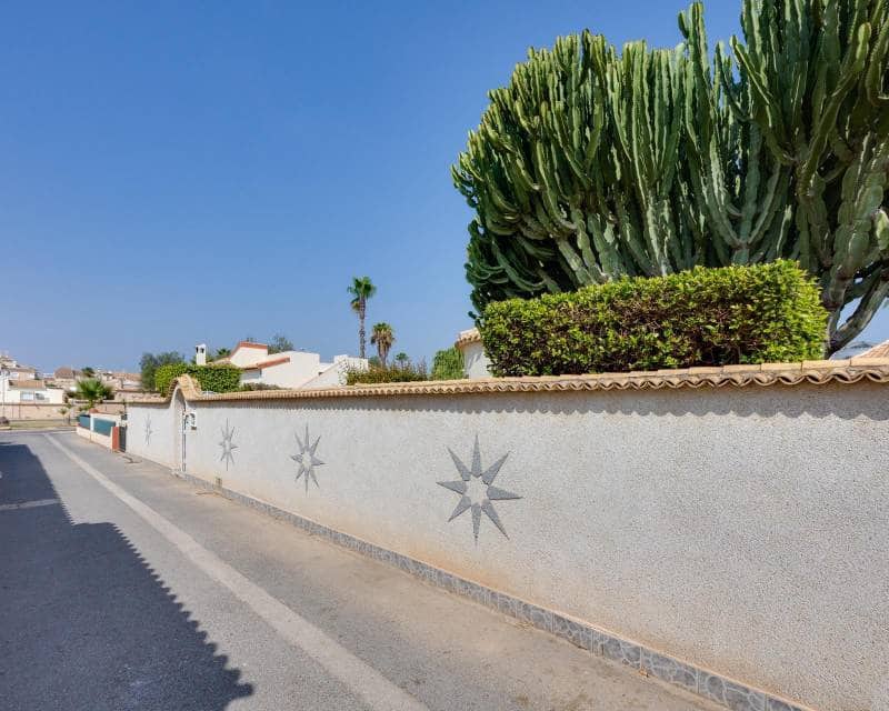 2 soverom Villa til salgs i La Florida med svømmebasseng - € 305 000 (Ref: 9999069)