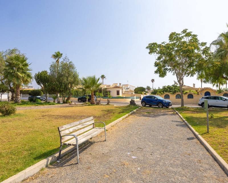2 soverom Villa til salgs i La Florida med svømmebasseng - € 305 000 (Ref: 9999069)
