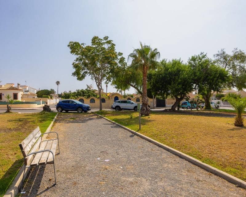 2 soverom Villa til salgs i La Florida med svømmebasseng - € 305 000 (Ref: 9999069)