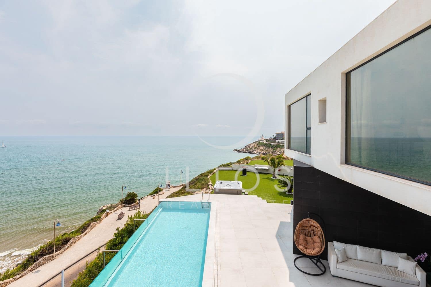 5 soveværelse Villa til salg i El Faro med swimmingpool - € 1.995.000 (Ref: 7685812)