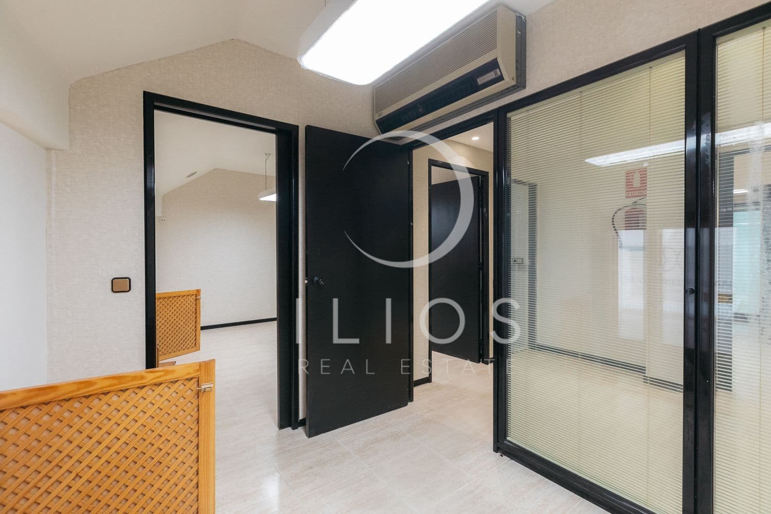 Erhverv til salg i Valencia by - € 800.000 (Ref: 8916187)