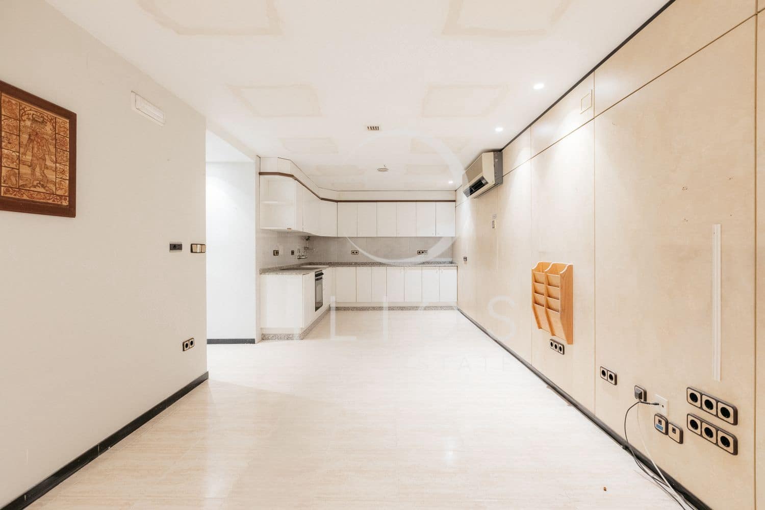 Erhverv til salg i Valencia by - € 800.000 (Ref: 8916187)