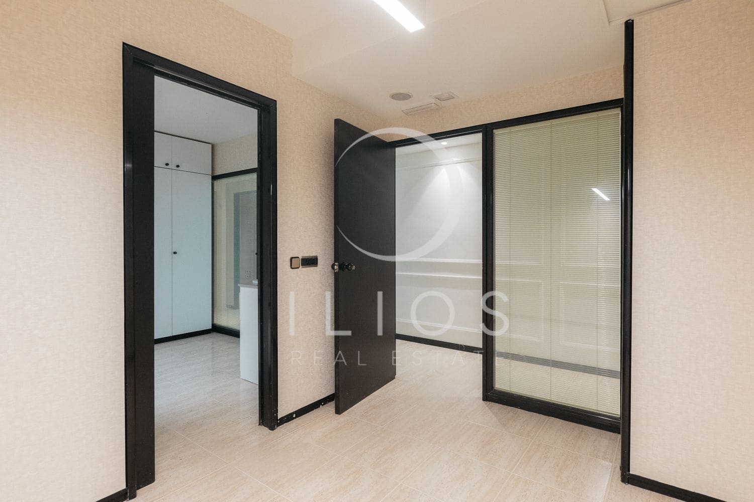 Erhverv til salg i Valencia by - € 800.000 (Ref: 8916187)