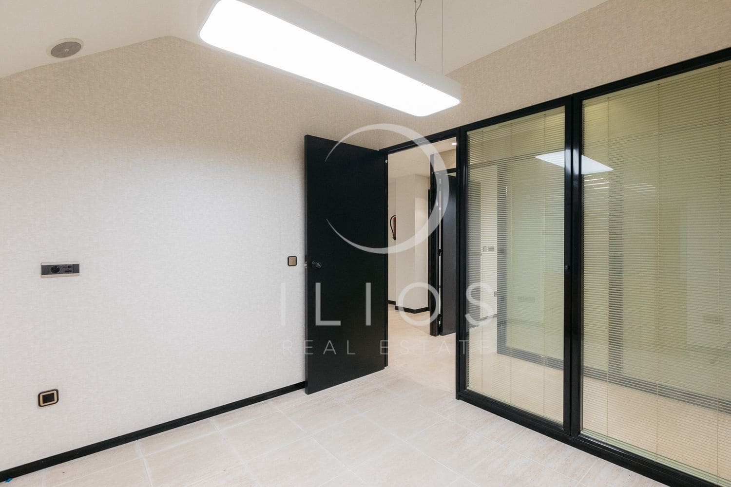 Erhverv til salg i Valencia by - € 800.000 (Ref: 8916187)