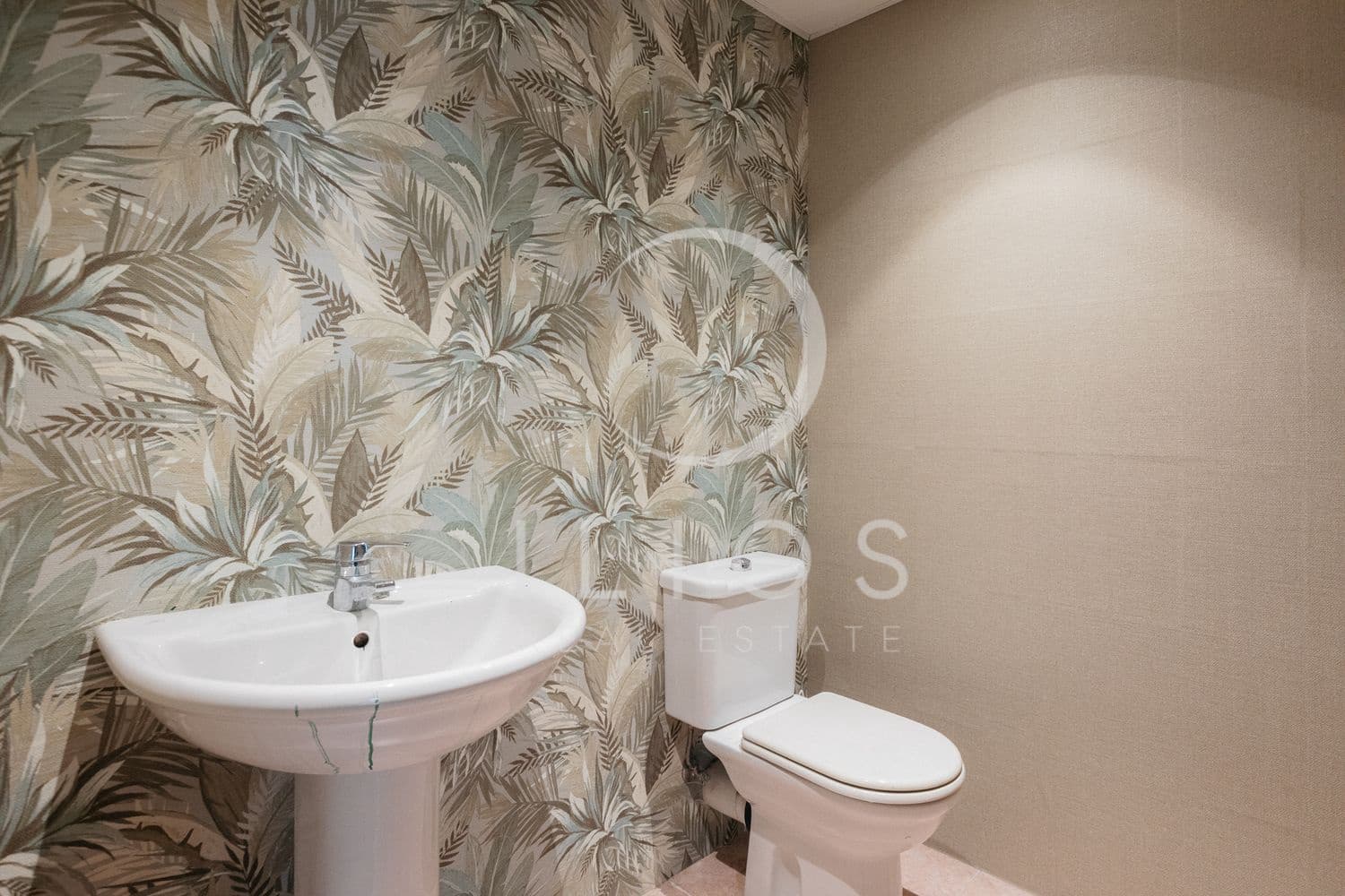 Erhverv til salg i Valencia by - € 800.000 (Ref: 8916187)