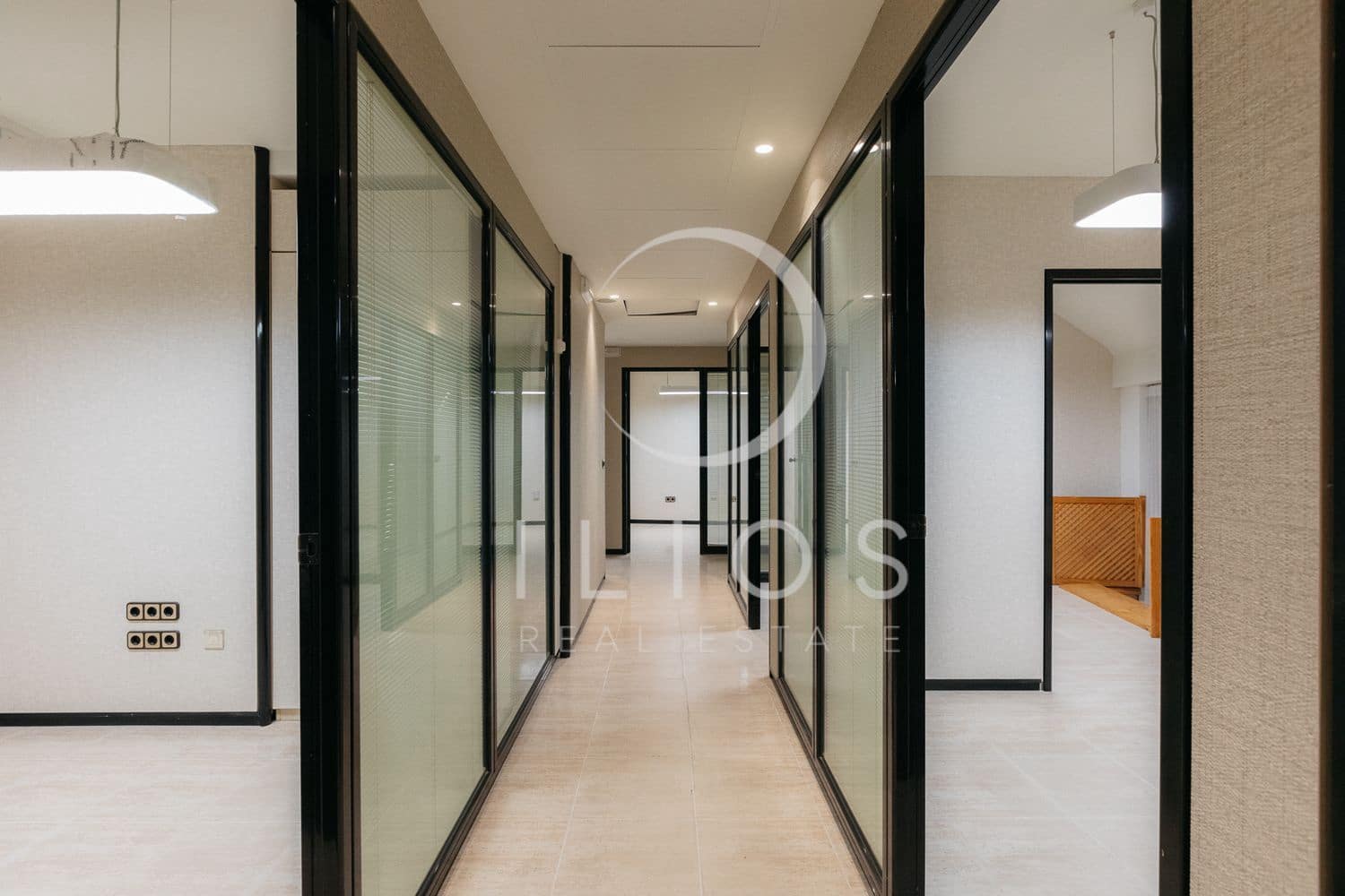 Commercial for sale in Valencia city - € 800,000 (Ref: 8916187)