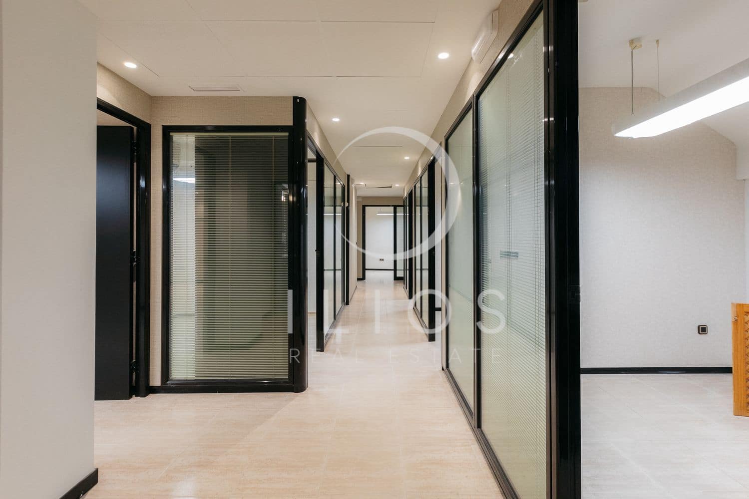 Commercial for sale in Valencia city - € 800,000 (Ref: 8916187)