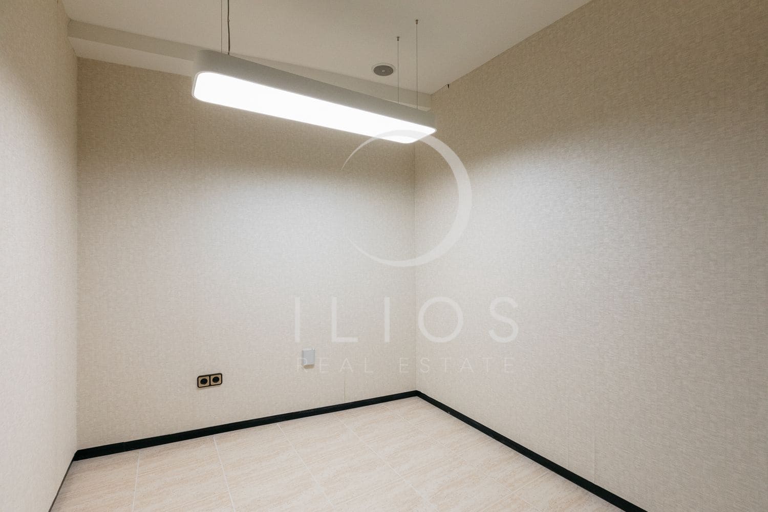 Commercial for sale in Valencia city - € 800,000 (Ref: 8916187)
