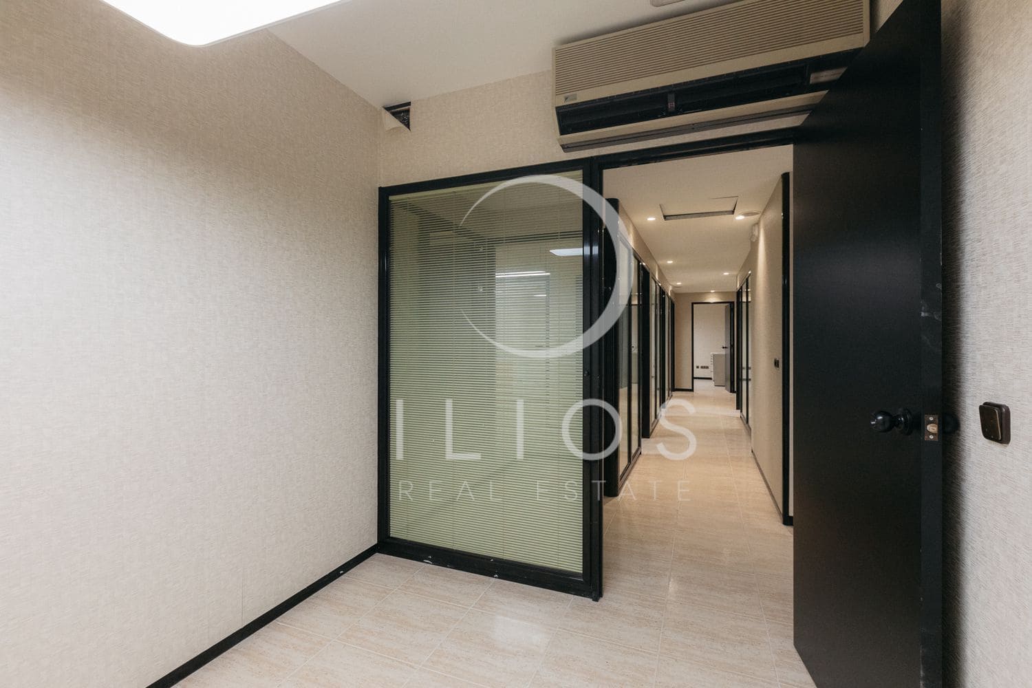 Commercial for sale in Valencia city - € 800,000 (Ref: 8916187)