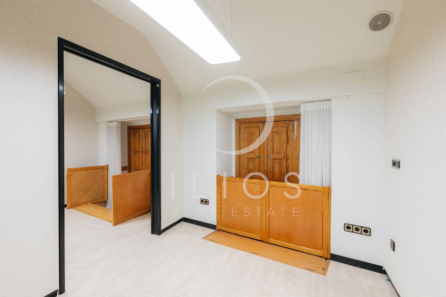 Commercial for sale in Valencia city - € 800,000 (Ref: 8916187)