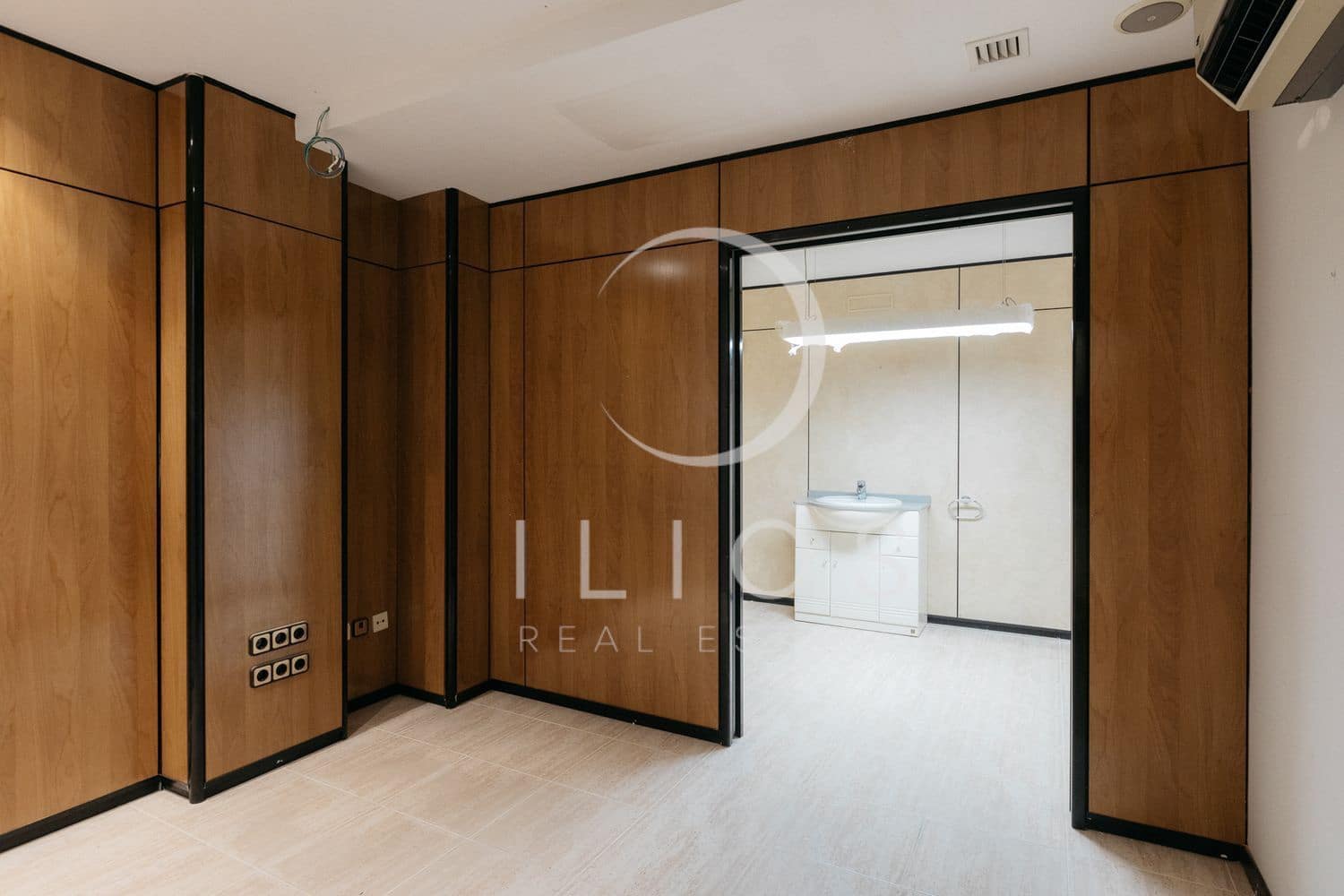 Commercial for sale in Valencia city - € 800,000 (Ref: 8916187)