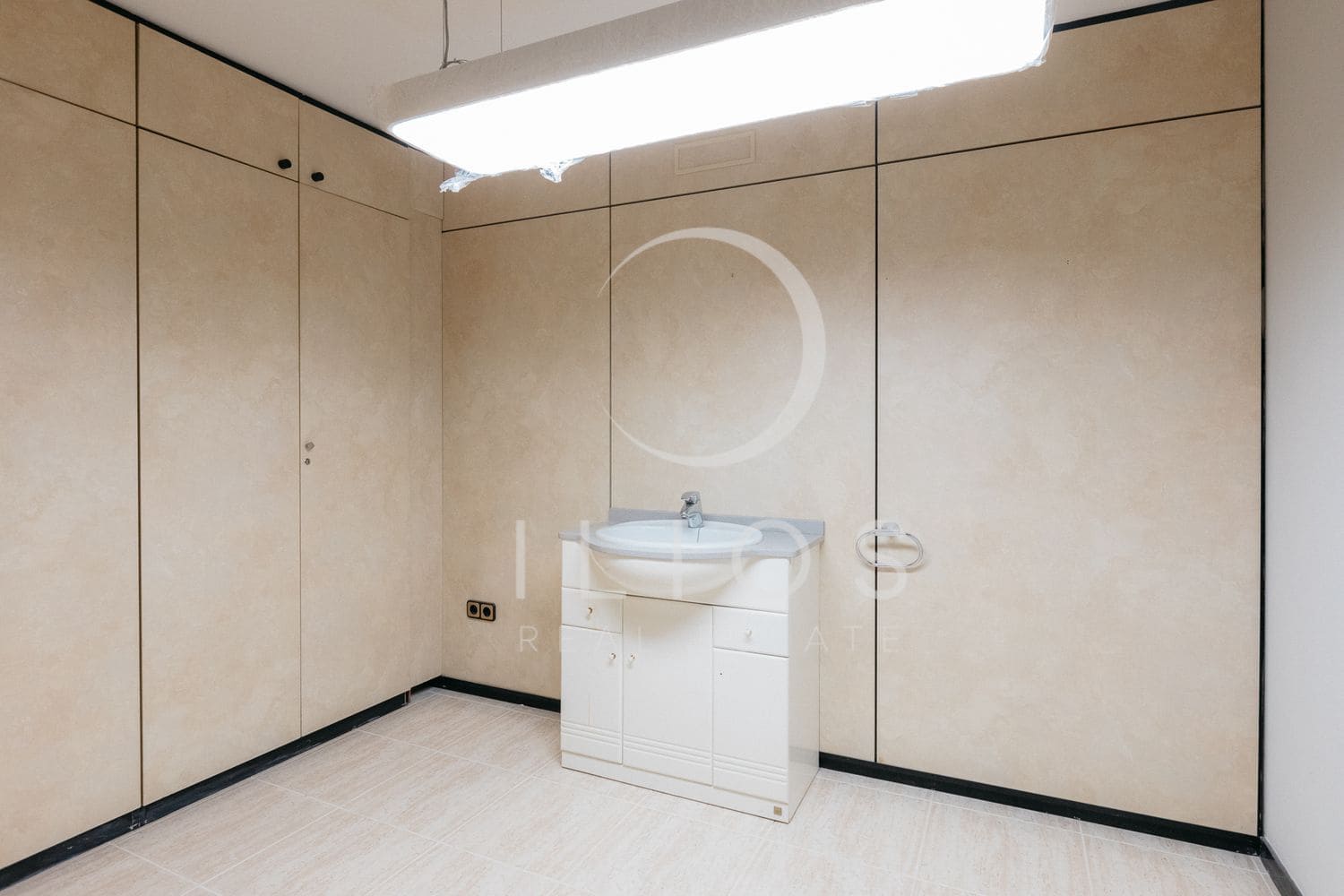 Commercial for sale in Valencia city - € 800,000 (Ref: 8916187)