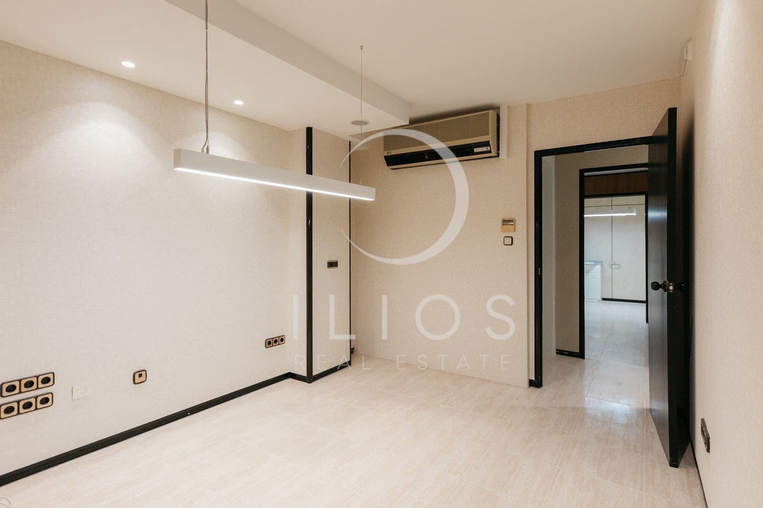Commercial for sale in Valencia city - € 800,000 (Ref: 8916187)