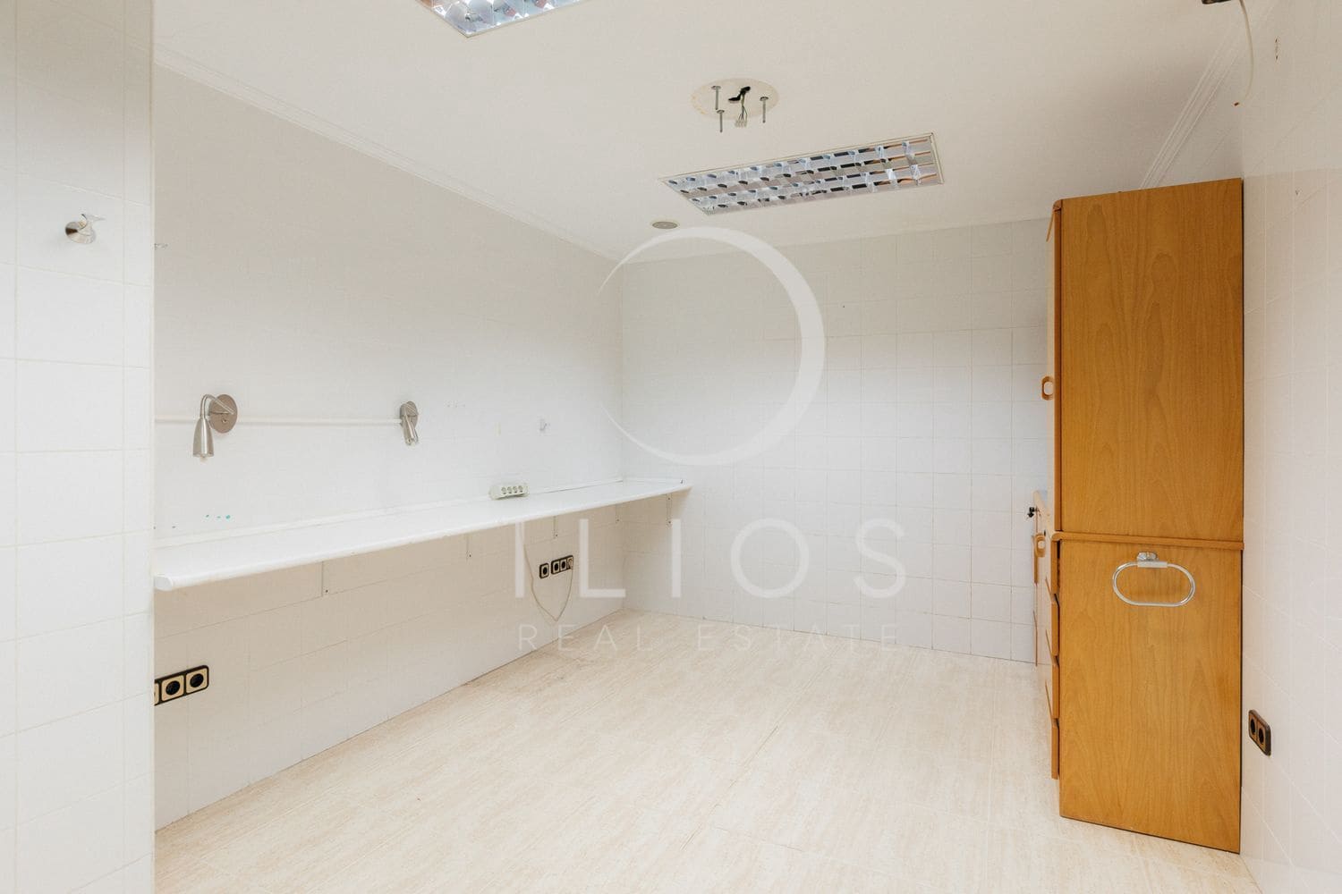 Commercial for sale in Valencia city - € 800,000 (Ref: 8916187)