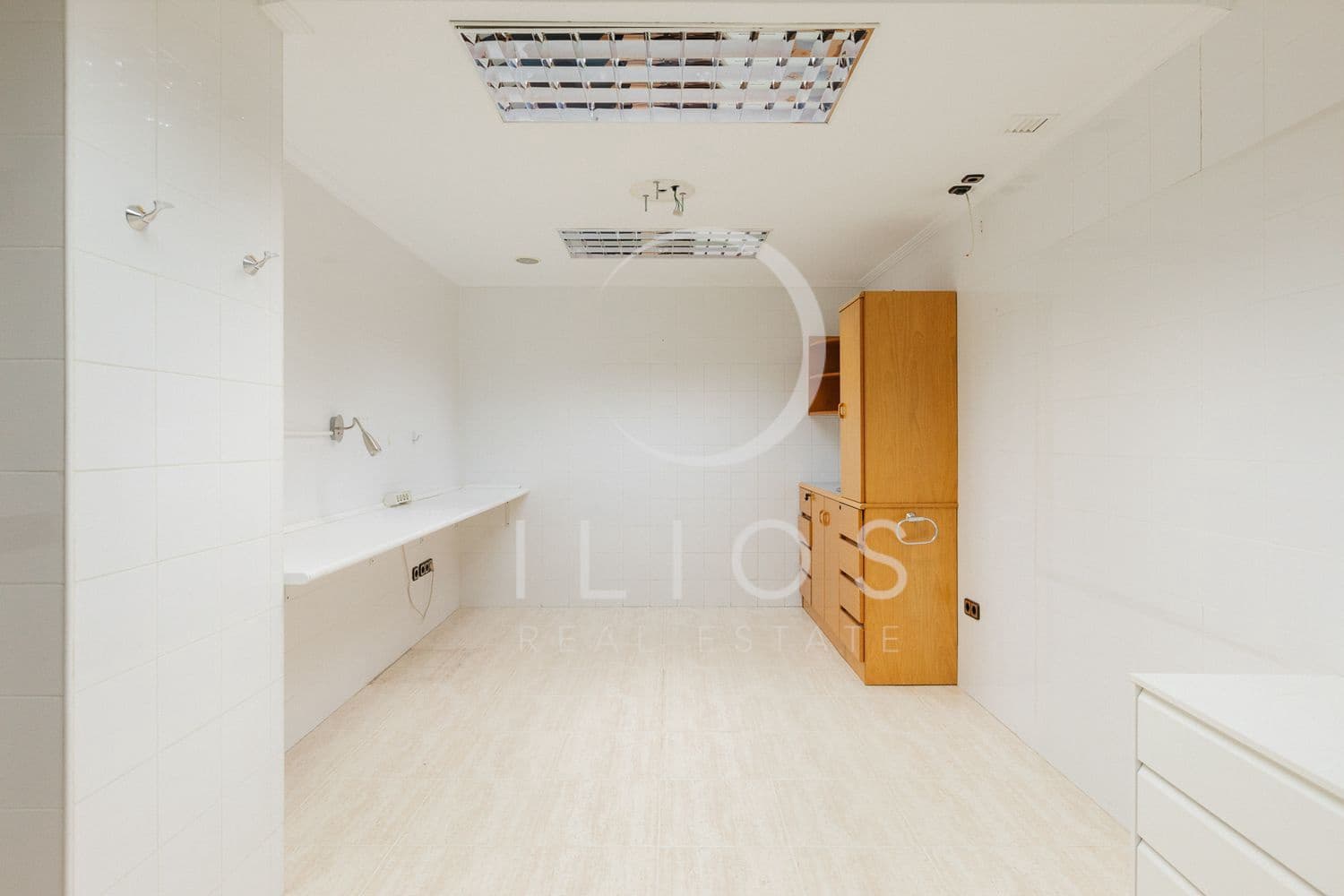 Commercial for sale in Valencia city - € 800,000 (Ref: 8916187)