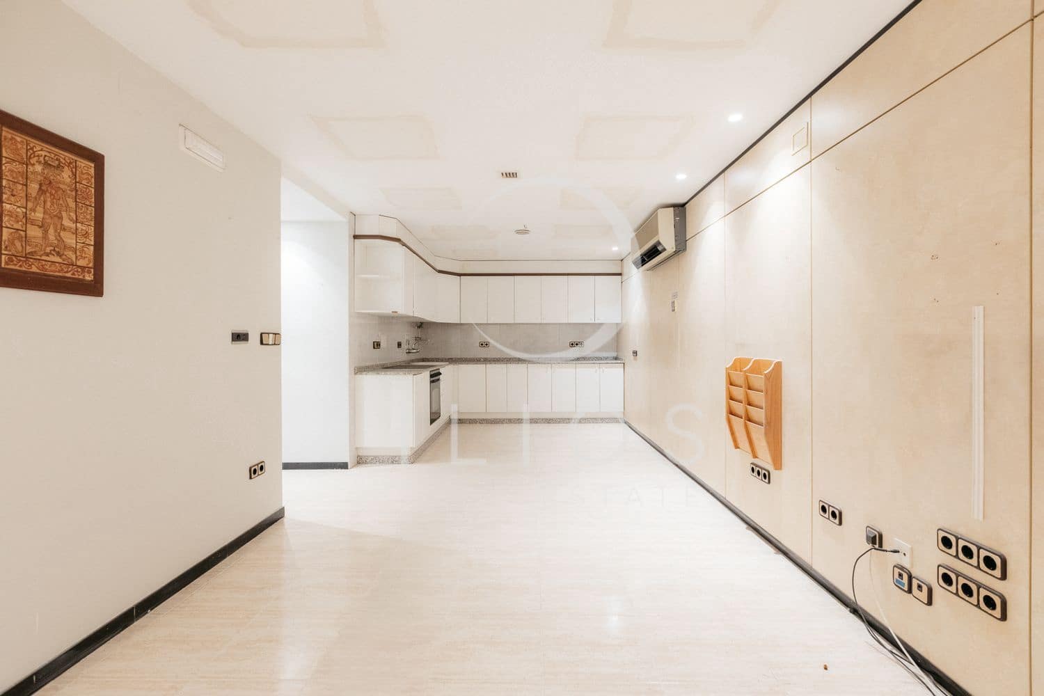 Commercial for sale in Valencia city - € 800,000 (Ref: 8916187)