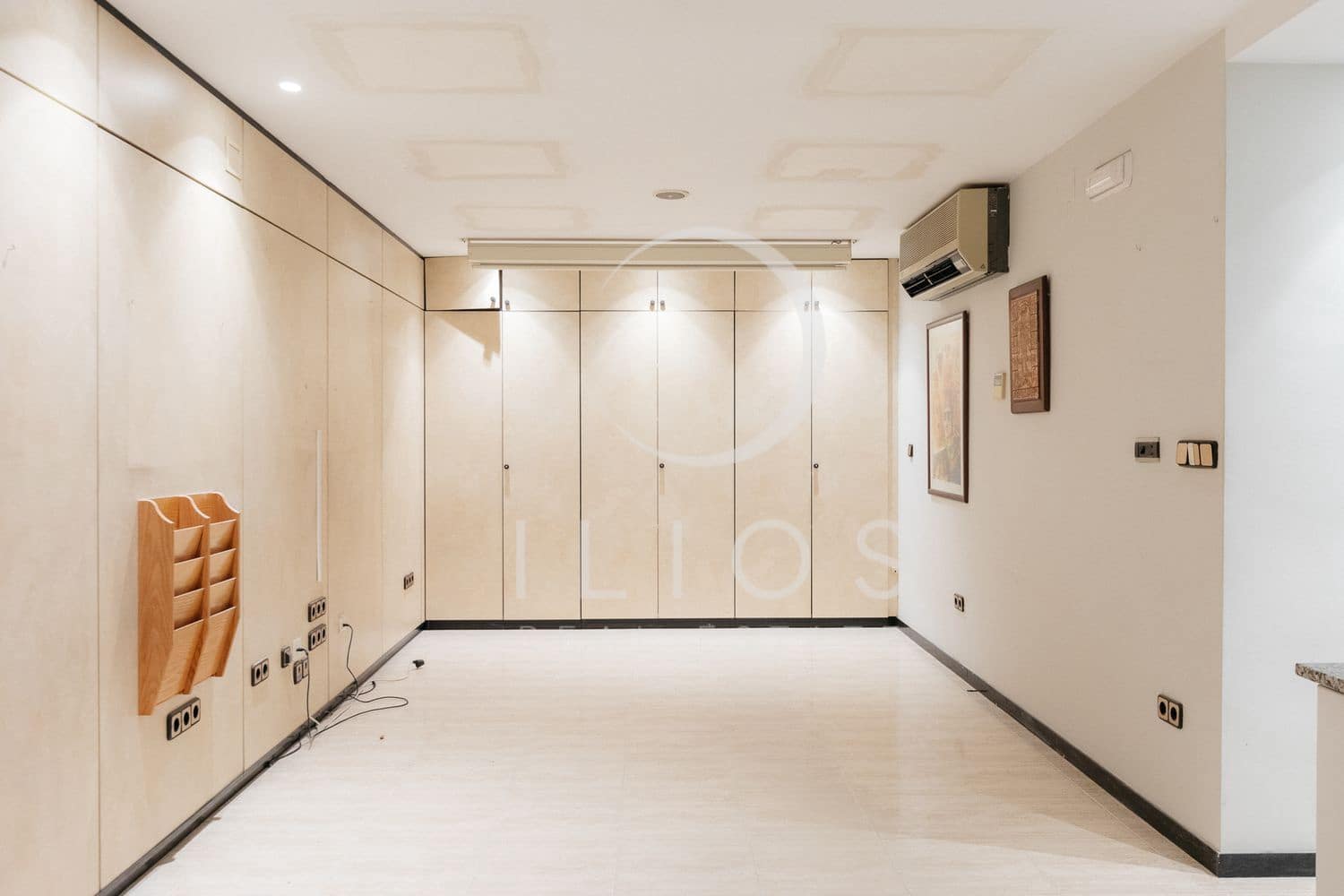 Commercial for sale in Valencia city - € 800,000 (Ref: 8916187)