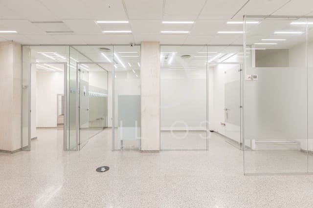 Commercial for sale in El Pla del Remei, Valencia city - € 600,000 (Ref: 8916188)