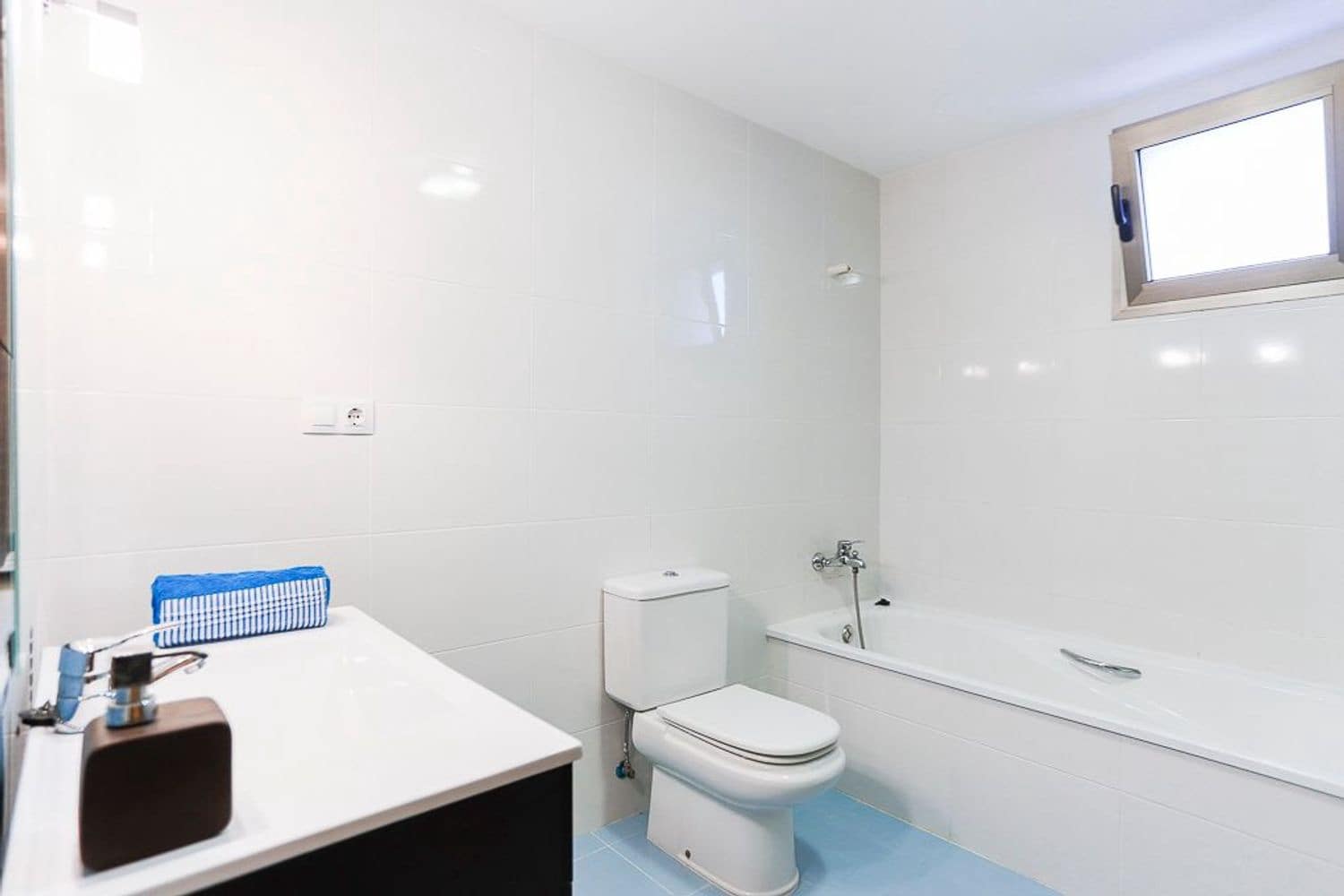6 sypialnia Willa na sprzedaż w Montserrat z basenem garażem - 436 000 € (Ref: 8981544)