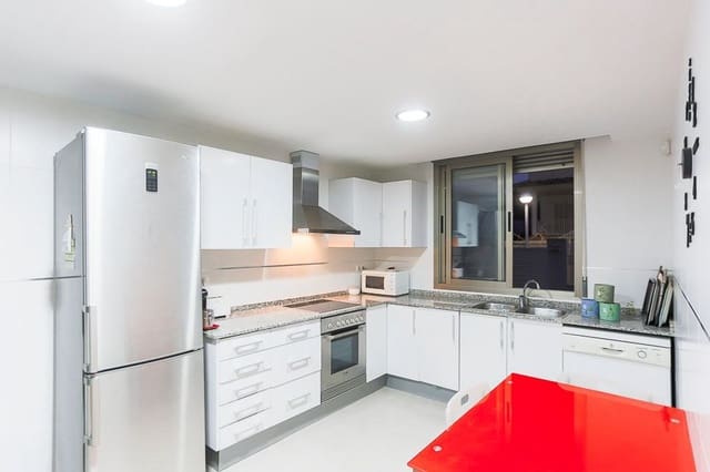6 soverom Villa til salgs i Montserrat med svømmebasseng garasje - € 436 000 (Ref: 8981544)
