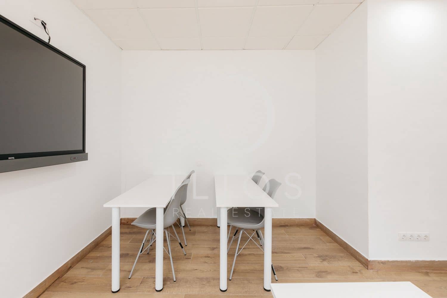 Kommersiell til leie i Valencia by - € 1 900 (Ref: 9075035)