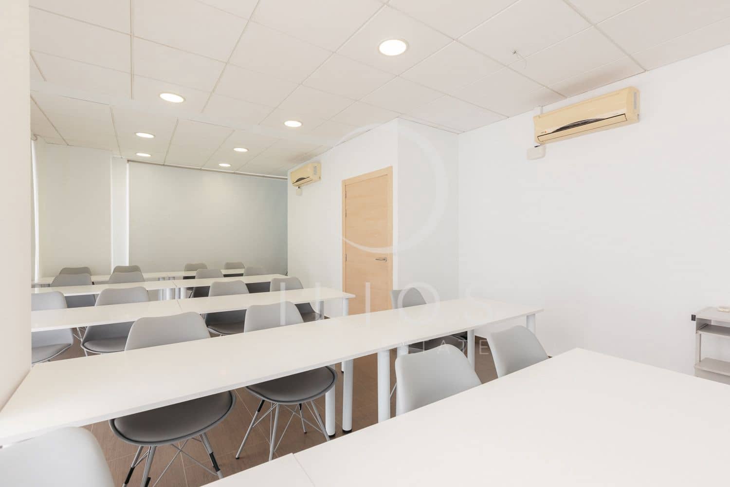Kommersiell til leie i Valencia by - € 1 900 (Ref: 9075035)
