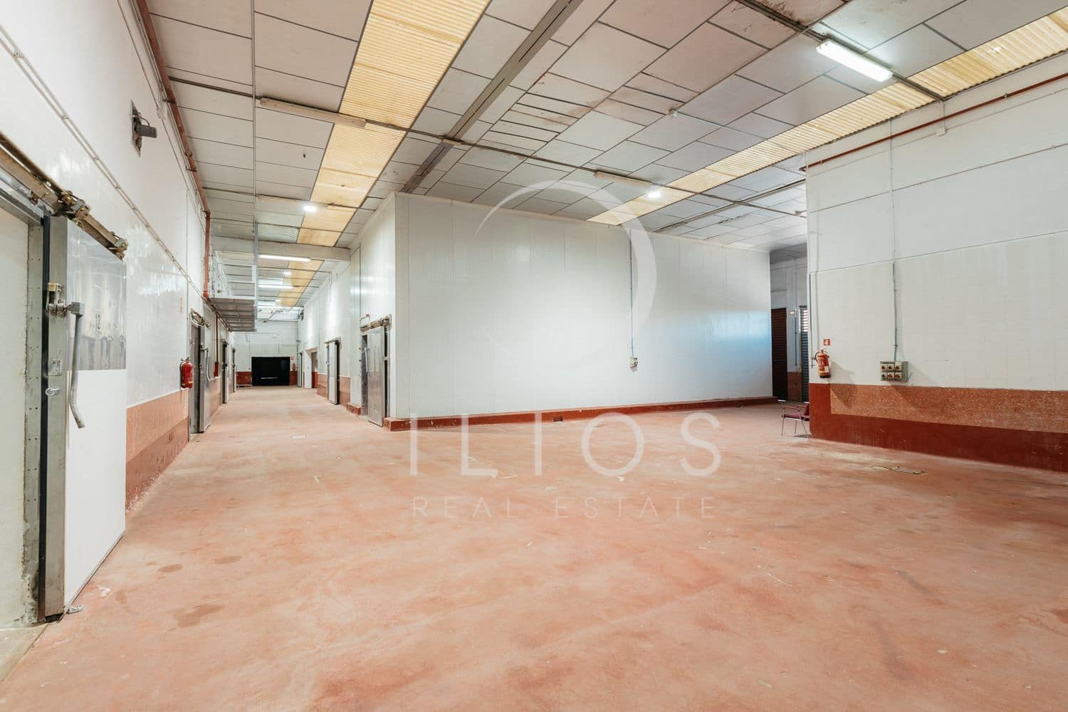 Kaupallinen myytävänä paikassa Vilamarxant / Villamarchante - 2 000 000 € (Ref: 9387662)