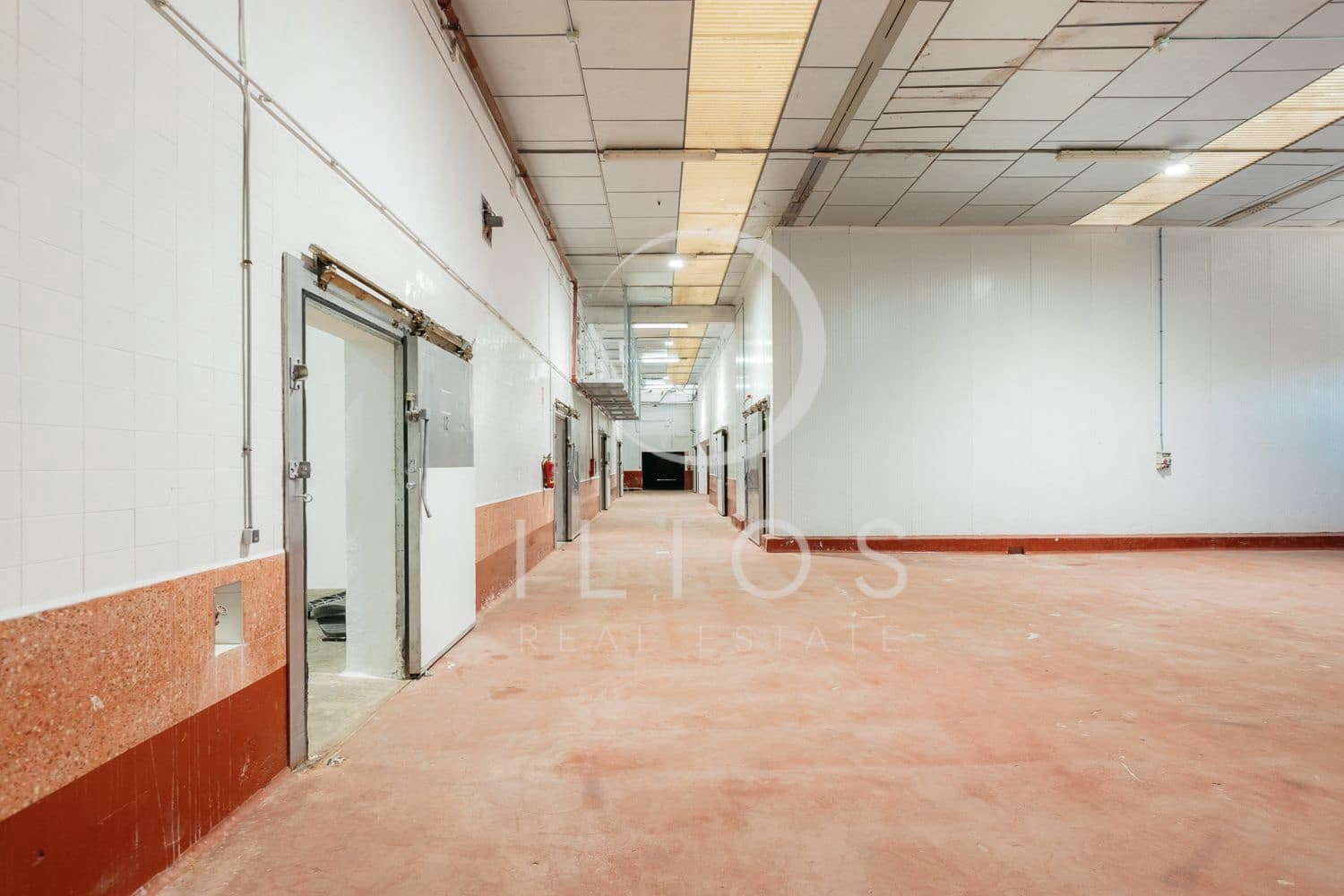 Kaupallinen myytävänä paikassa Vilamarxant / Villamarchante - 2 000 000 € (Ref: 9387662)