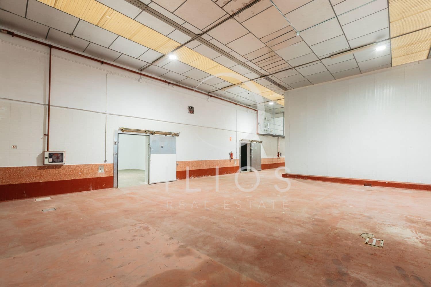 Kaupallinen myytävänä paikassa Vilamarxant / Villamarchante - 2 000 000 € (Ref: 9387662)