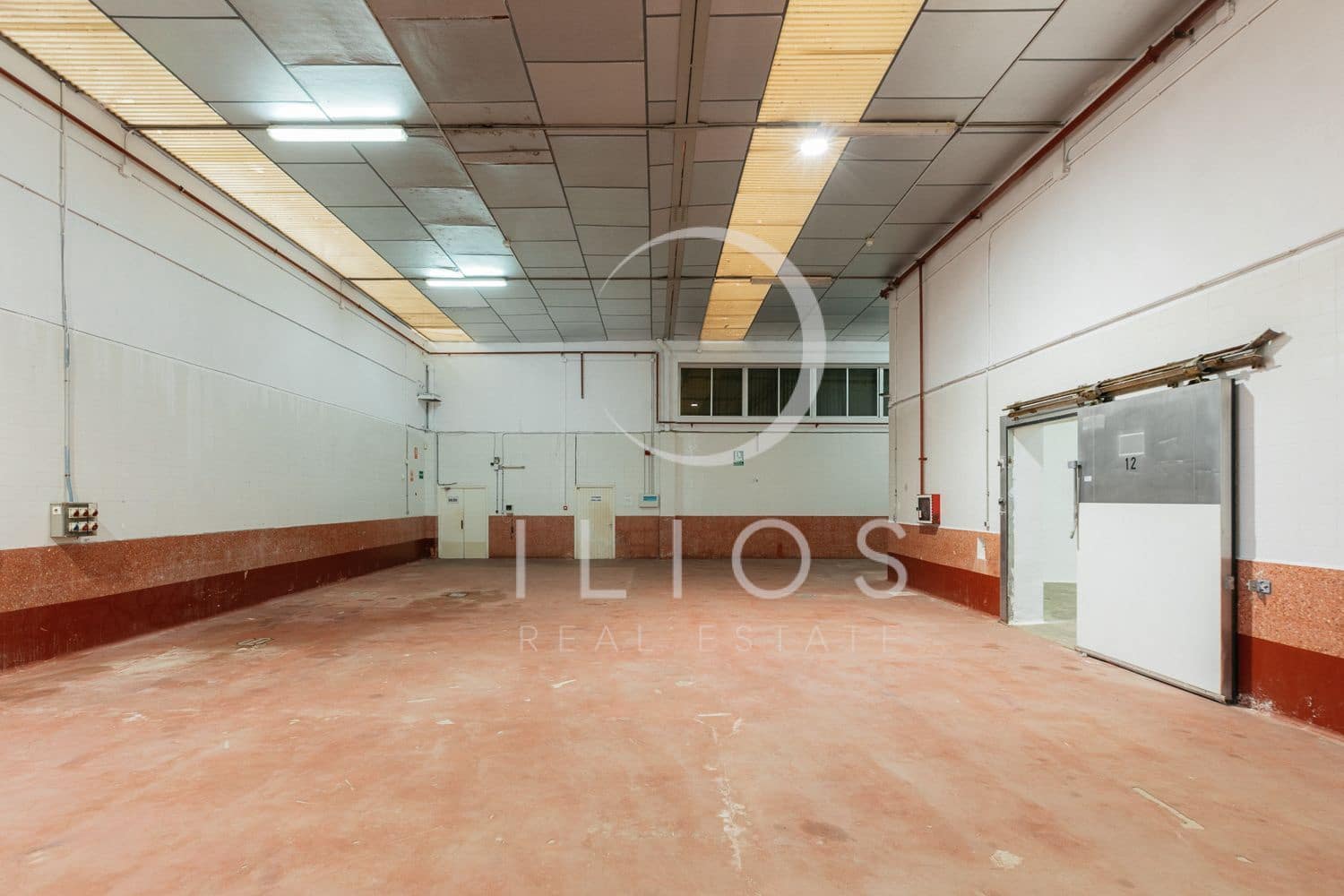 Kaupallinen myytävänä paikassa Vilamarxant / Villamarchante - 2 000 000 € (Ref: 9387662)