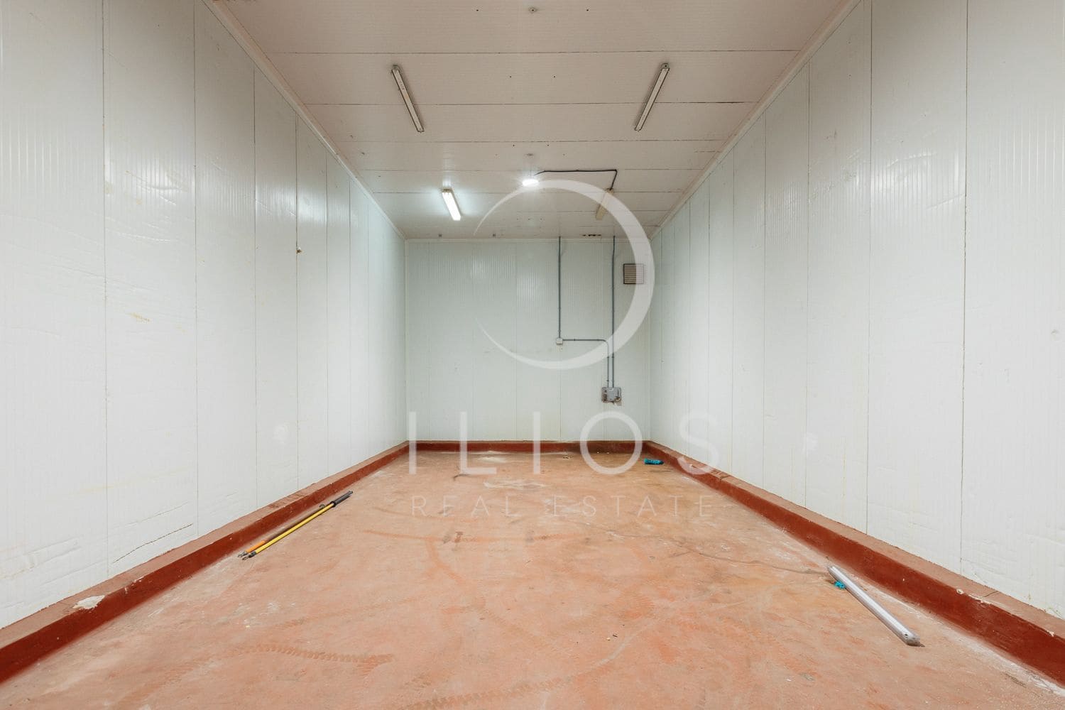 Kaupallinen myytävänä paikassa Vilamarxant / Villamarchante - 2 000 000 € (Ref: 9387662)