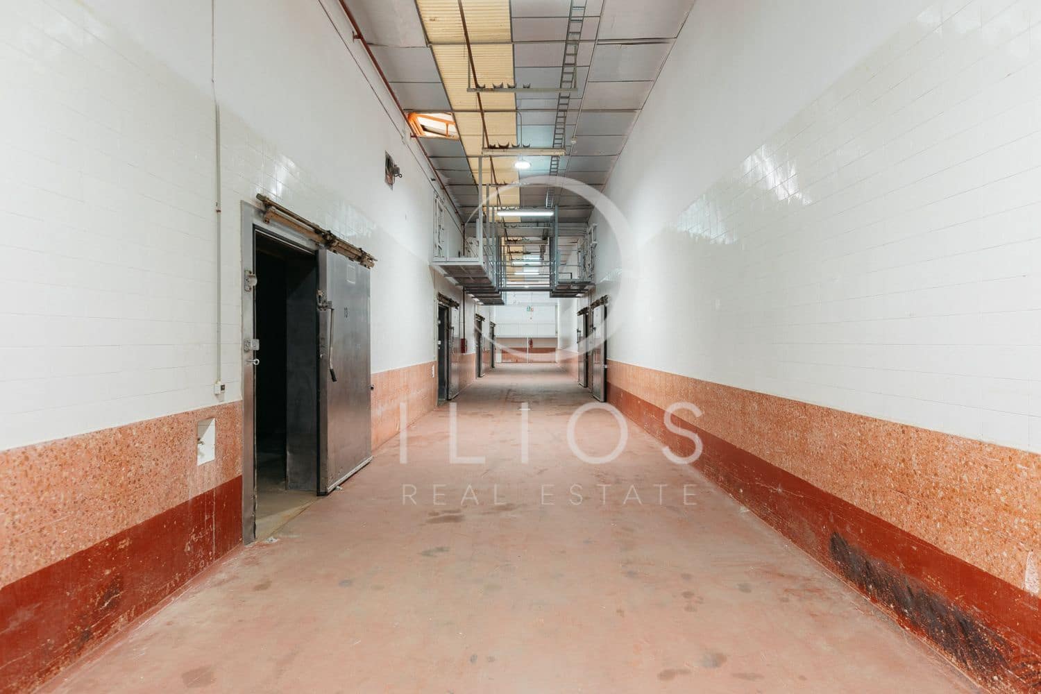 Kaupallinen myytävänä paikassa Vilamarxant / Villamarchante - 2 000 000 € (Ref: 9387662)