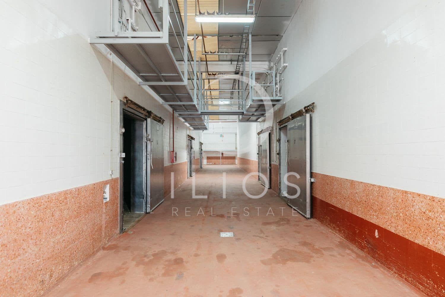 Kaupallinen myytävänä paikassa Vilamarxant / Villamarchante - 2 000 000 € (Ref: 9387662)