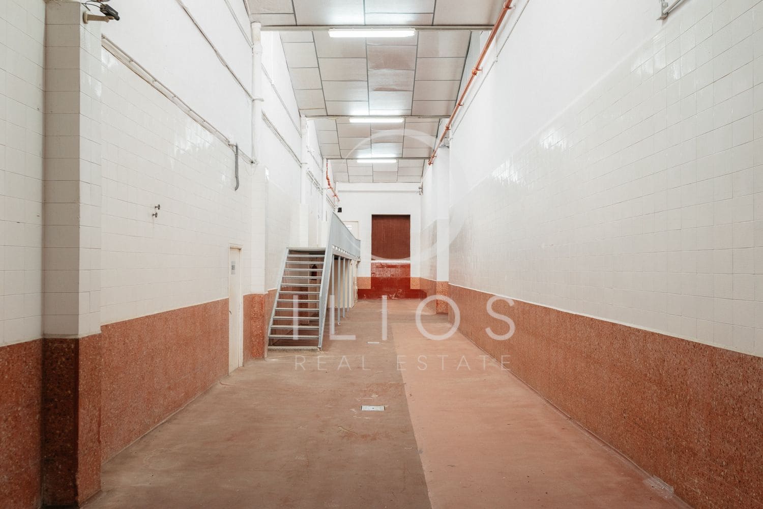 Kaupallinen myytävänä paikassa Vilamarxant / Villamarchante - 2 000 000 € (Ref: 9387662)