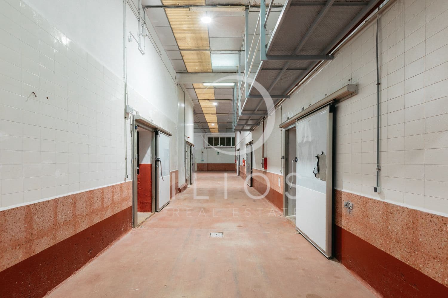 Kaupallinen myytävänä paikassa Vilamarxant / Villamarchante - 2 000 000 € (Ref: 9387662)