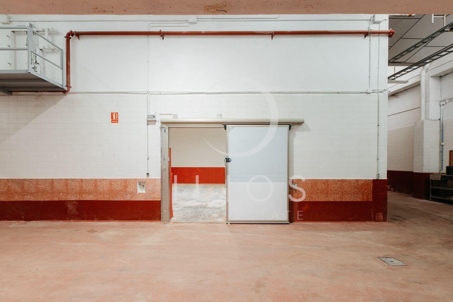 Kaupallinen myytävänä paikassa Vilamarxant / Villamarchante - 2 000 000 € (Ref: 9387662)