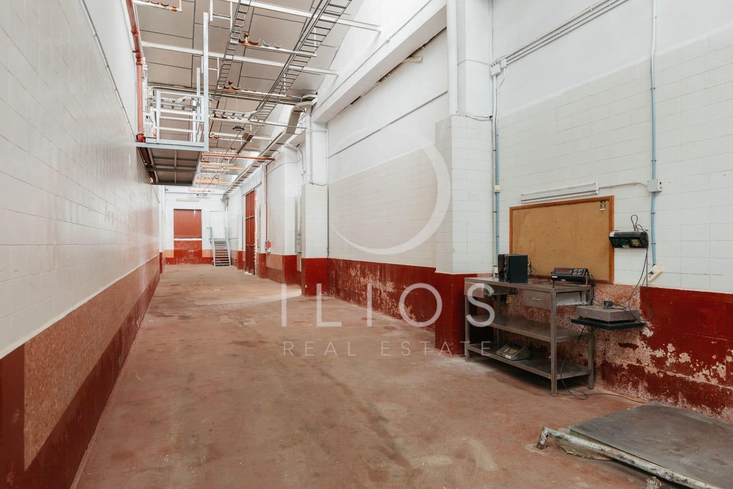 Kaupallinen myytävänä paikassa Vilamarxant / Villamarchante - 2 000 000 € (Ref: 9387662)