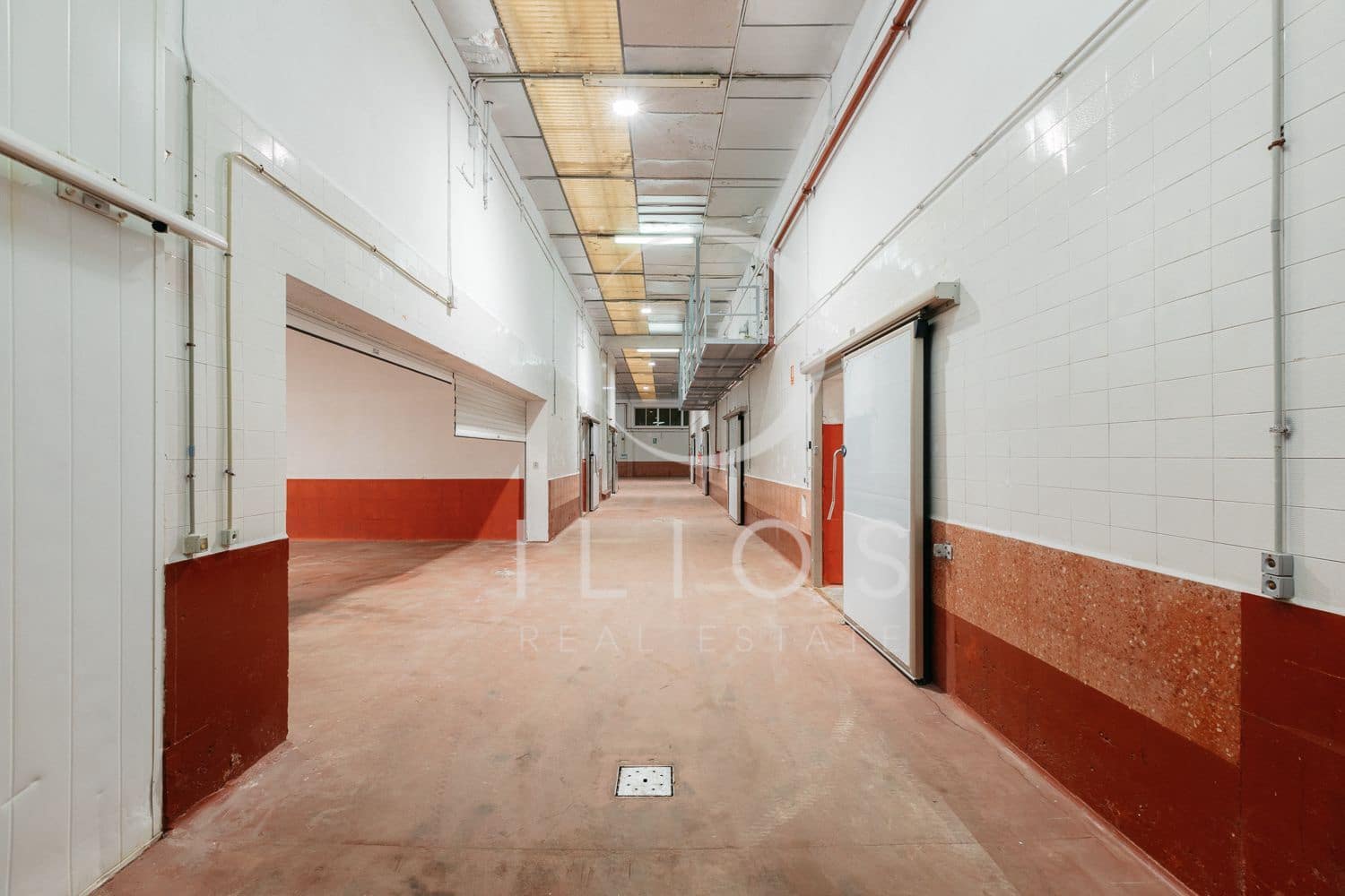 Kaupallinen myytävänä paikassa Vilamarxant / Villamarchante - 2 000 000 € (Ref: 9387662)