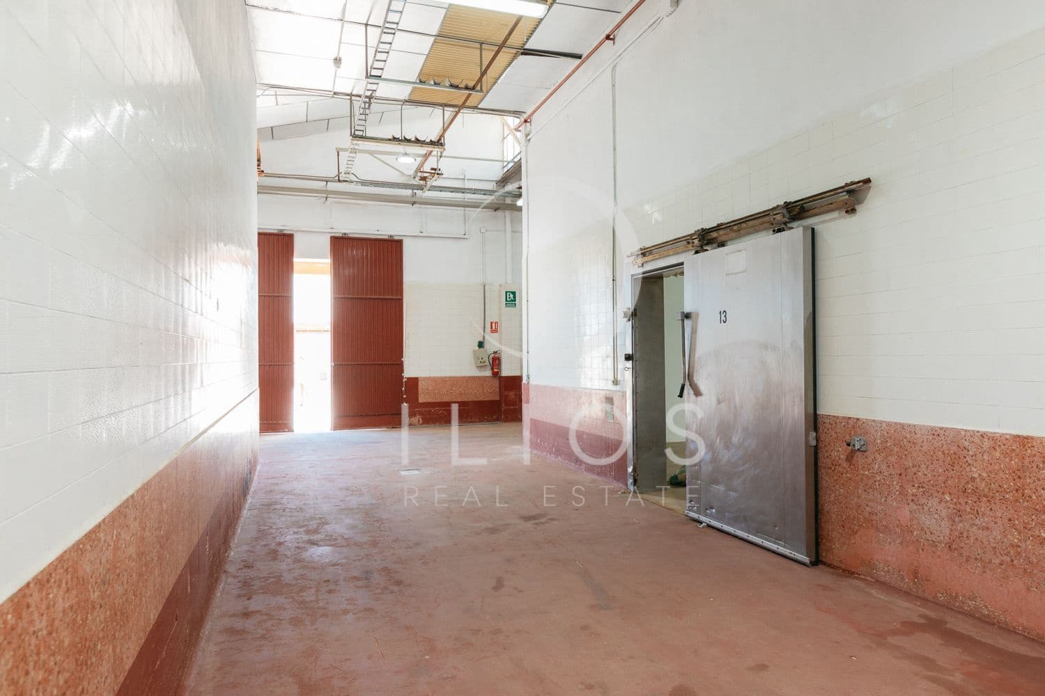 Kaupallinen myytävänä paikassa Vilamarxant / Villamarchante - 2 000 000 € (Ref: 9387662)