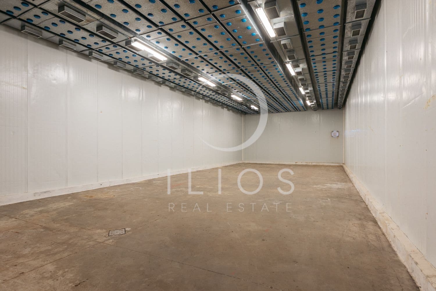 Kaupallinen myytävänä paikassa Vilamarxant / Villamarchante - 2 000 000 € (Ref: 9387662)