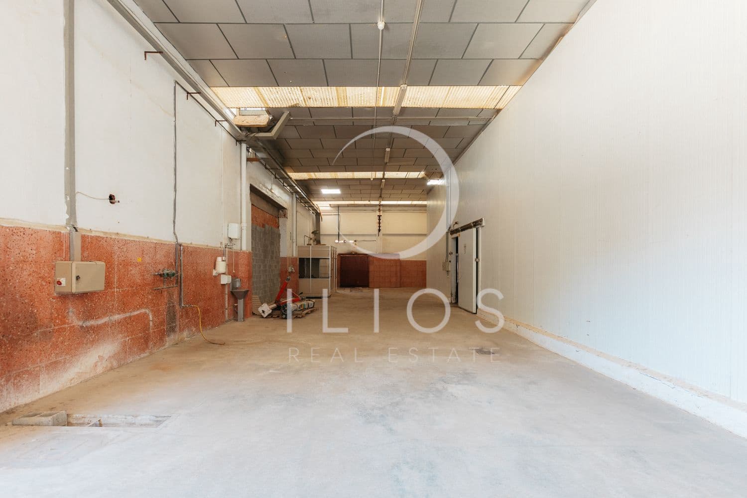 Kaupallinen myytävänä paikassa Vilamarxant / Villamarchante - 2 000 000 € (Ref: 9387662)