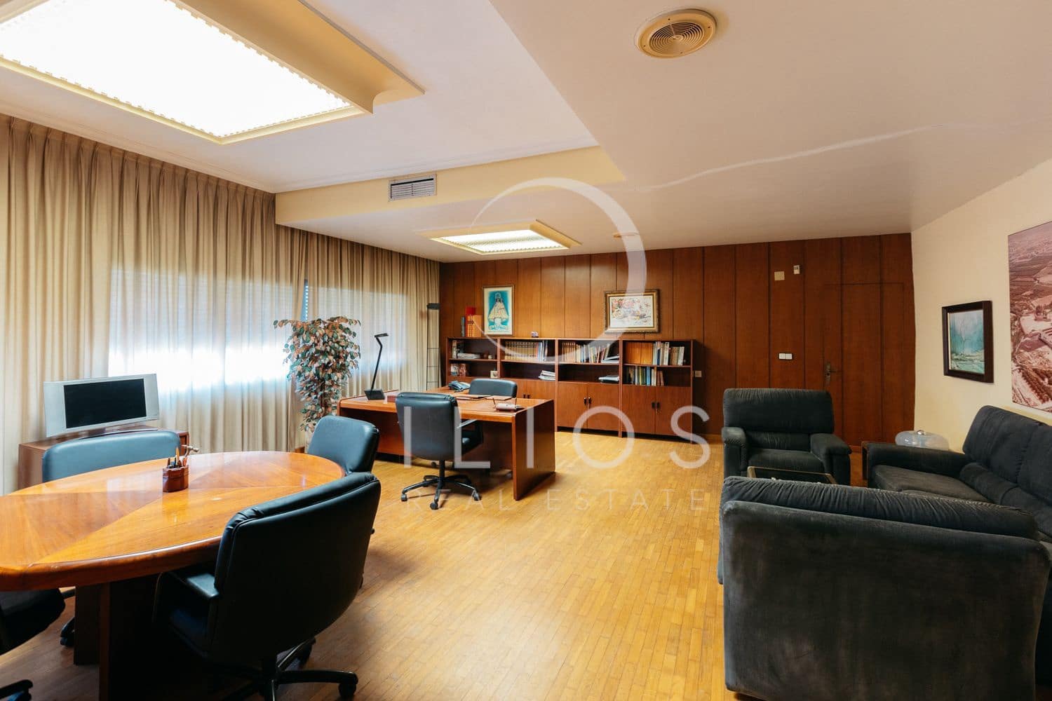 Kaupallinen myytävänä paikassa Vilamarxant / Villamarchante - 2 000 000 € (Ref: 9387662)